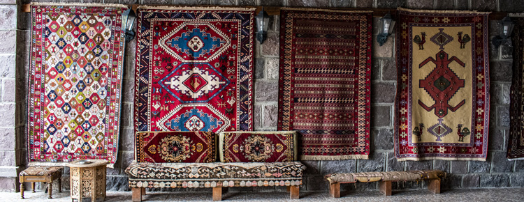 トライバルラグ　tribal rug　
手織り絨毯　ウール100%