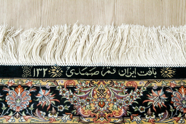 ペルシャ絨毯  クム産　シルク手織り  63×85cm　＃19051