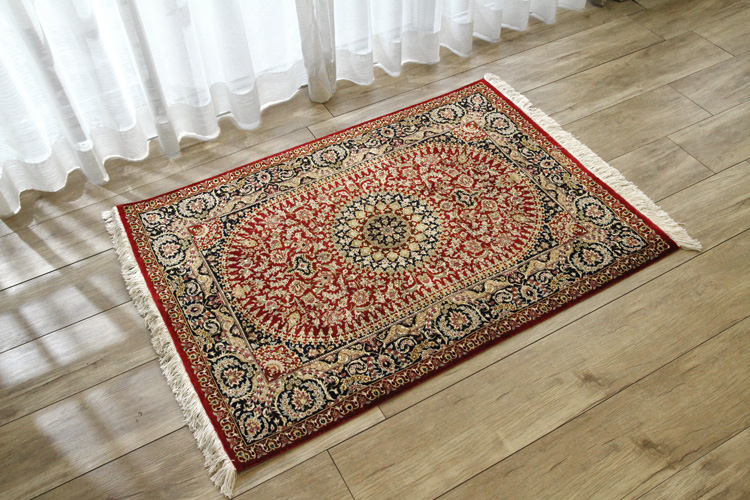 ペルシャ絨毯 クム産 シルク手織り 82×114cm ＃18386 | ラグマット 