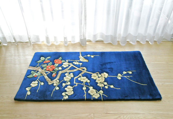 高級手織りウール緞通　梅花小紋    69×122cm